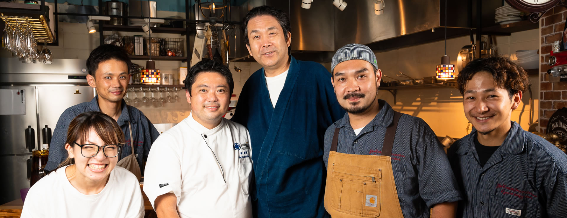 三人のシェフとKnocking kitchenのスタッフのみなさん